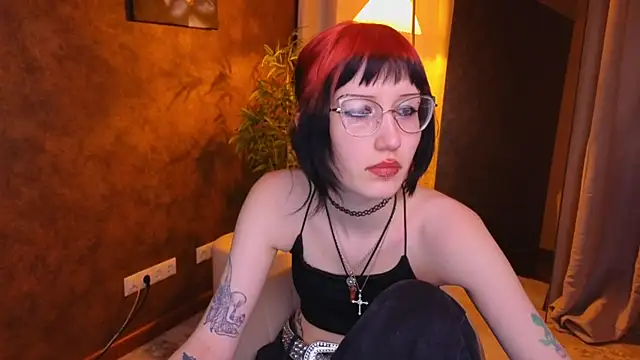 Snapshot of lissaros chatting on 02.19.25 lissaros online show from 02.19.25