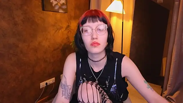 Snapshot of lissaros chatting on 02.20.25 lissaros online show from 02.20.25