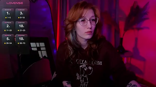 Snapshot of lissaros chatting on 09.25.25 lissaros online show from 09.25.25