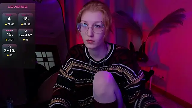 Snapshot of lissaros chatting on 09.30.25 lissaros online show from 09.30.25