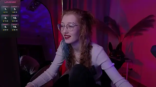 Snapshot of lissaros chatting on 10.12.25 lissaros online show from 10.12.25