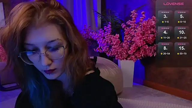 Snapshot of lissaros chatting on 10.14.25 lissaros online show from 10.14.25