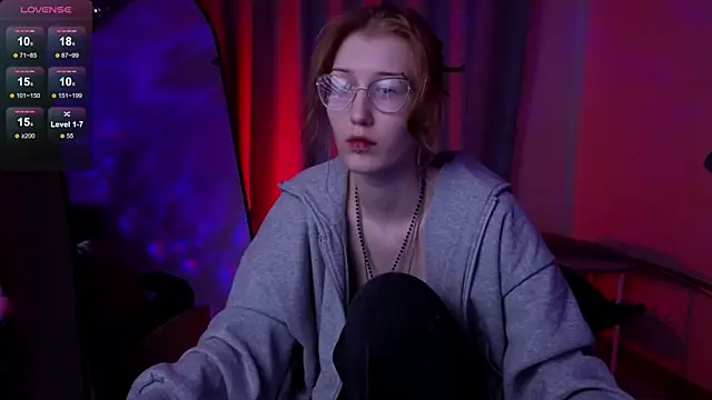 Snapshot of lissaros chatting on 10.19.25 lissaros online show from 10.19.25