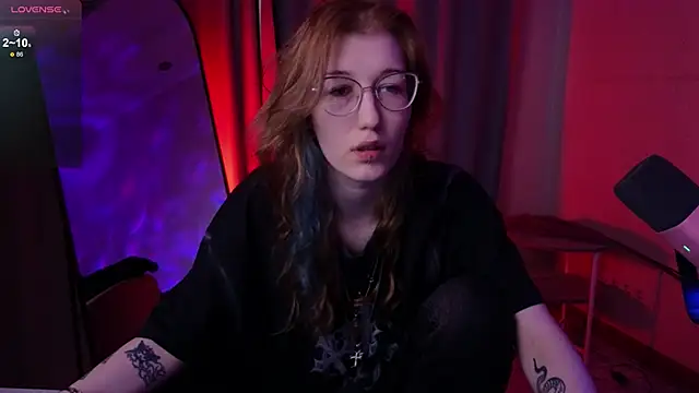 Snapshot of lissaros chatting on 10.22.25 lissaros online show from 10.22.25