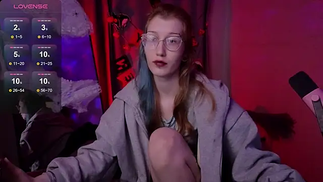 Snapshot of lissaros chatting on 10.26.25 lissaros online show from 10.26.25