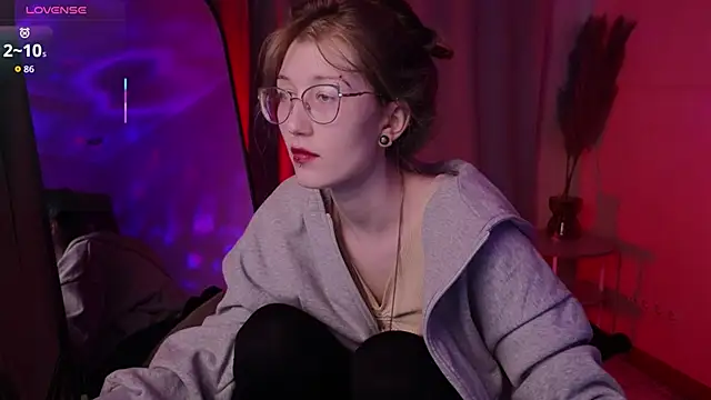 Snapshot of lissaros chatting on 11.16.25 lissaros online show from 11.16.25