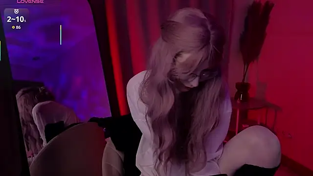 Snapshot of lissaros chatting on 11.18.25 lissaros online show from 11.18.25