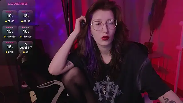 Snapshot of lissaros chatting on 11.23.25 lissaros online show from 11.23.25