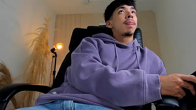 ISAAC CRYSTON online show from 12.03.25