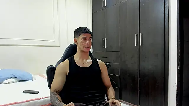 Snapshot of ANDRES_STUD chatting on 04.28.26 ANDRES STUD online show from 04.28.26