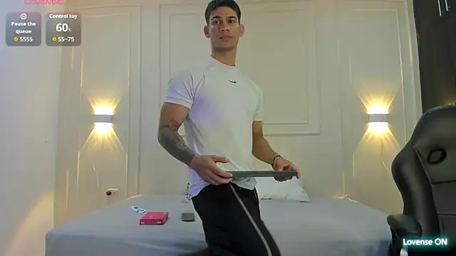 Snapshot of ANDRES_STUD chatting on 05.19.26 ANDRES STUD online show from 05.19.26