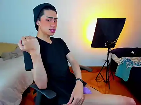 Snapshot of steve__gray chatting on 03.10.25 steve gray online show from 03.10.25