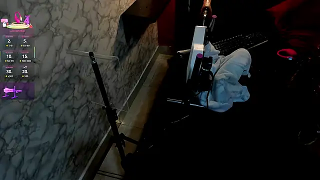 IVISBOUNCYASS online show from 12.15.25