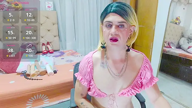 Snapshot of Dolldirtyxxx chatting on 10.23.25 Dolldirtyxxx online show from 10.23.25