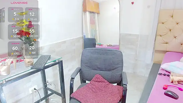 Snapshot of Dolldirtyxxx chatting on 12.15.25 Dolldirtyxxx online show from 12.15.25