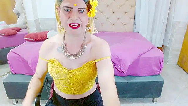 Snapshot of Dolldirtyxxx chatting on 12.20.25 Dolldirtyxxx online show from 12.20.25