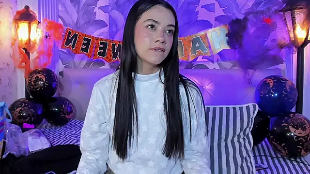 Snapshot of Sami_Evanns chatting on 10.30.25 Sami Evanns online show from 10.30.25