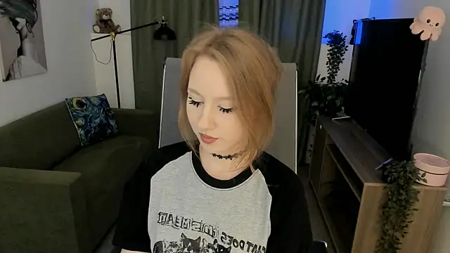 Snapshot of DariaTate chatting on 06.26.26 DariaTate online show from 06.26.26