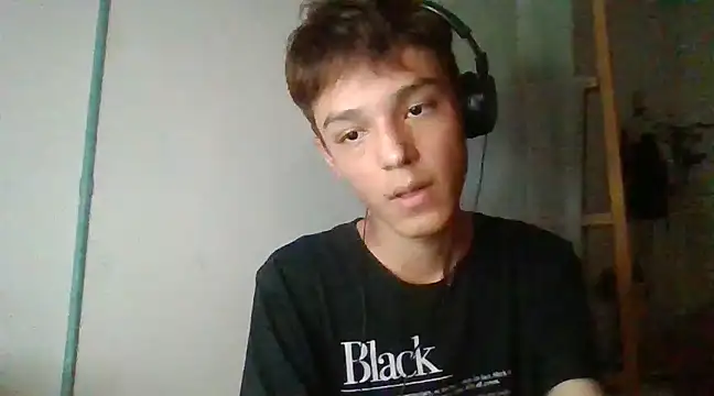 Snapshot of ChavoOT chatting on 02.04.25 ChavoOT online show from 02.04.25