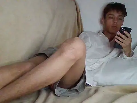 Snapshot of ChavoOT chatting on 02.15.25 ChavoOT online show from 02.15.25