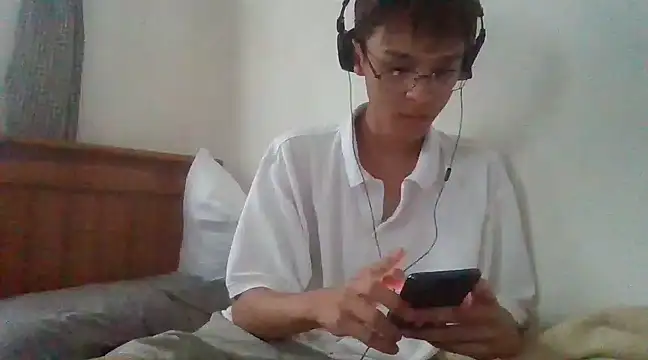 Snapshot of ChavoOT chatting on 02.21.25 ChavoOT online show from 02.21.25