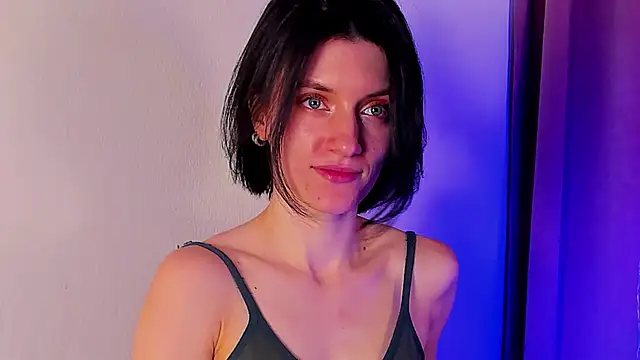 Snapshot of roxy_riot_ chatting on 02.13.25 roxy riot online show from 02.13.25