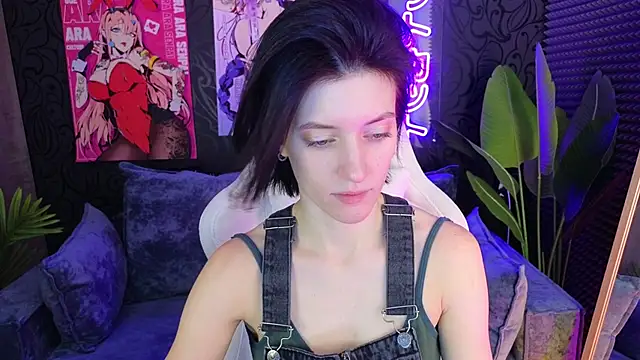 Snapshot of roxy_riot_ chatting on 02.23.25 roxy riot online show from 02.23.25