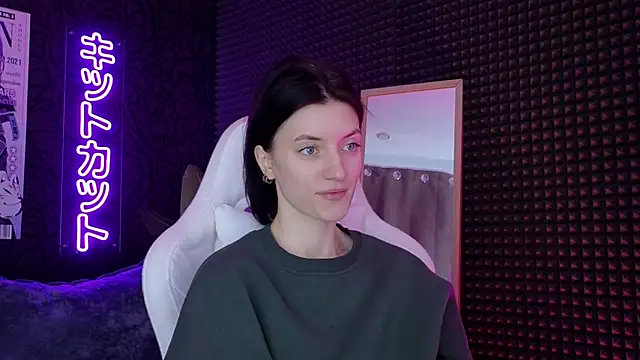 Snapshot of roxy_riot_ chatting on 03.09.25 roxy riot online show from 03.09.25