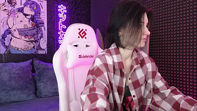 Snapshot of roxy_riot_ chatting on 03.10.25 roxy riot online show from 03.10.25