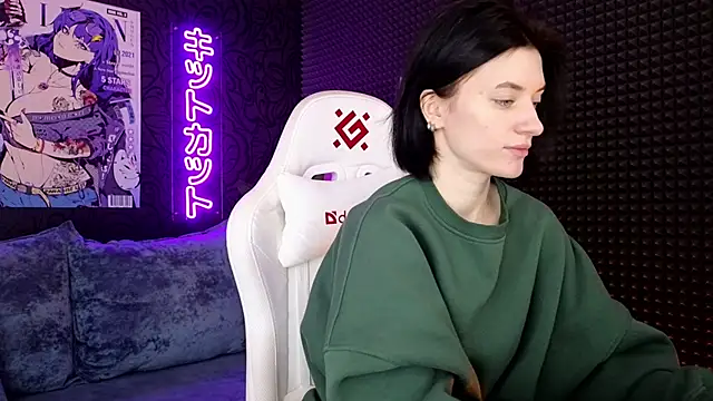 Snapshot of roxy_riot_ chatting on 03.15.25 roxy riot online show from 03.15.25