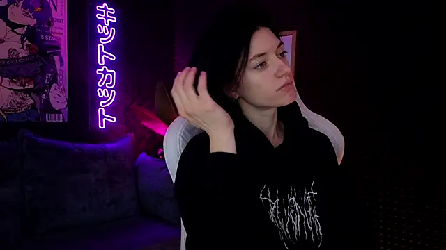 Snapshot of roxy_riot_ chatting on 03.17.25 roxy riot online show from 03.17.25