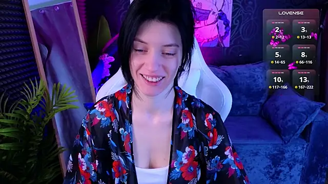 Snapshot of roxy_riot_ chatting on 11.13.25 roxy riot online show from 11.13.25