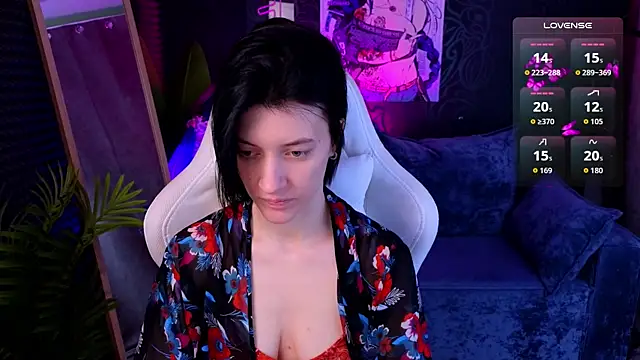 Snapshot of roxy_riot_ chatting on 11.14.25 roxy riot online show from 11.14.25