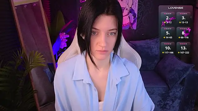 Snapshot of roxy_riot_ chatting on 11.19.25 roxy riot online show from 11.19.25