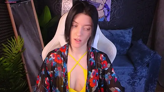 roxy riot  online show from 12.22.25