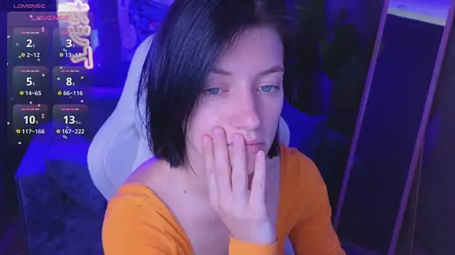 roxy riot  online show from 04.27.26