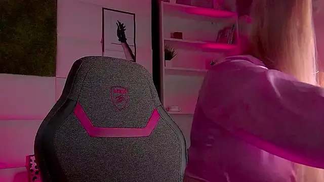 AdeleCartier online show from 03.03.25