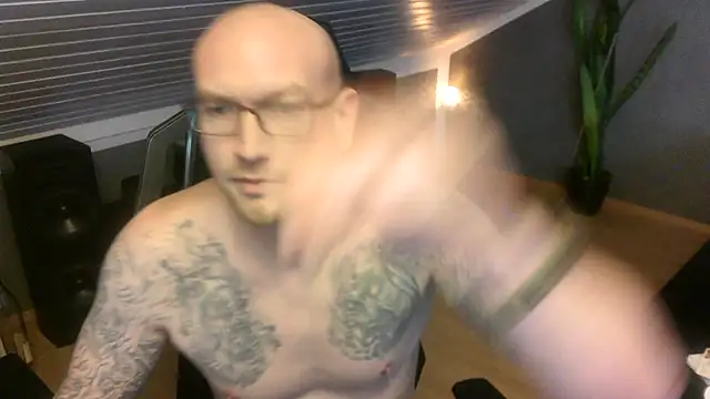 Snapshot of Fit_Firefigther chatting on 02.04.25 Fit Firefigther online show from 02.04.25