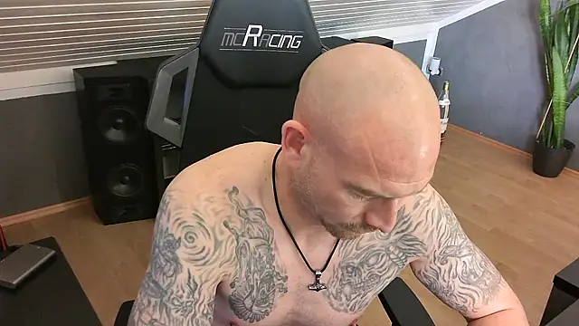 Snapshot of Fit_Firefigther chatting on 11.03.25 Fit Firefigther online show from 11.03.25