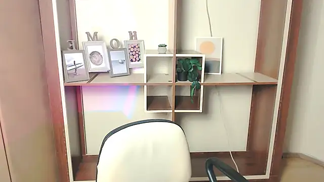  AngeliaFlow  online show from 10.18.25