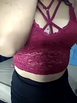 Snapshot of isabella_beauty_01 chatting on 02.08.25 isabella beauty 01 online show from 02.08.25