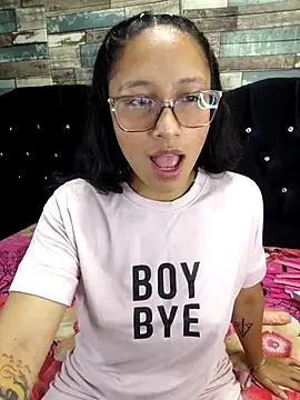 Snapshot of isabella_beauty_01 chatting on 03.04.25 isabella beauty 01 online show from 03.04.25