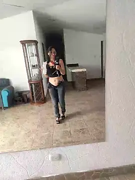 Snapshot of isabella_beauty_01 chatting on 03.13.25 isabella beauty 01 online show from 03.13.25