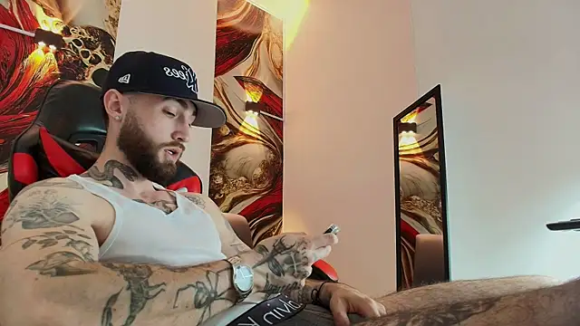 Snapshot of Luke_davis01 chatting on 11.04.25 Luke davis01 online show from 11.04.25