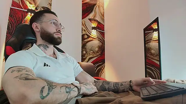 Snapshot of Luke_davis01 chatting on 11.05.25 Luke davis01 online show from 11.05.25