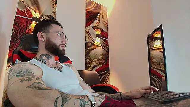 Snapshot of Luke_davis01 chatting on 11.06.25 Luke davis01 online show from 11.06.25