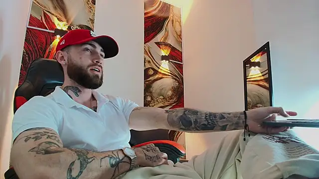 Snapshot of Luke_davis01 chatting on 11.08.25 Luke davis01 online show from 11.08.25