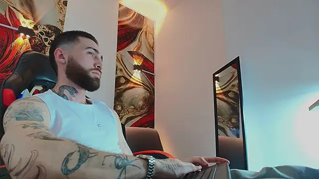 Snapshot of Luke_davis01 chatting on 11.12.25 Luke davis01 online show from 11.12.25