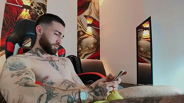 Snapshot of Luke_davis01 chatting on 11.13.25 Luke davis01 online show from 11.13.25