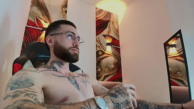 Snapshot of Luke_davis01 chatting on 11.14.25 Luke davis01 online show from 11.14.25